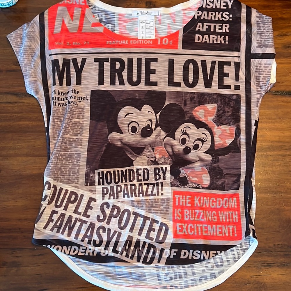Disney parks XS NWOT Paparazzi tee
